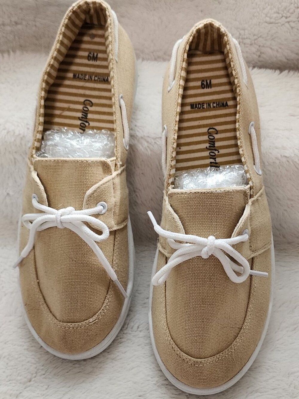 Comfort Bay Boat Shoes, size 6